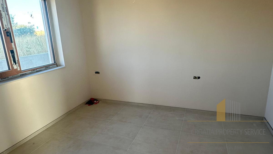 Luxuriöse Wohnung mit Garten und Meerblick in moderner Neubauanlage - Nin!