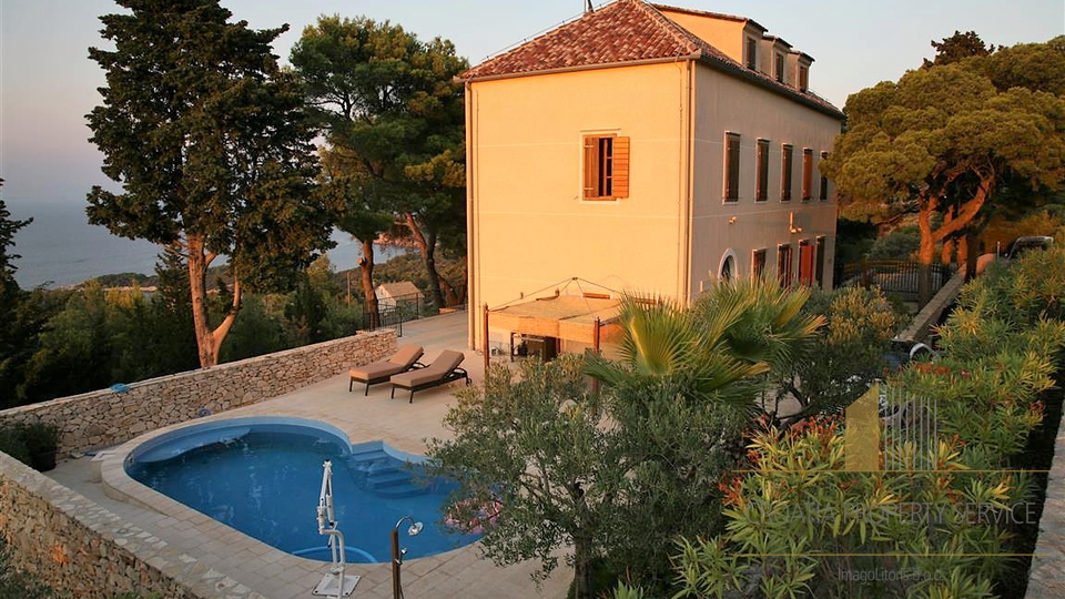 The island of Vis - luxury villa with pool and beautiful sea views!