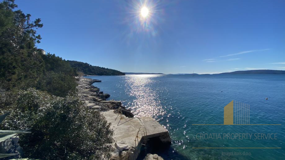 Vila s bazenom prvi red uz more na otoku Čiovo,Trogir!