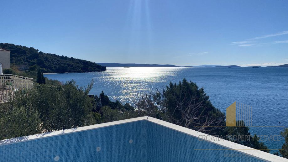 Vila s bazenom prvi red uz more na otoku Čiovo,Trogir!