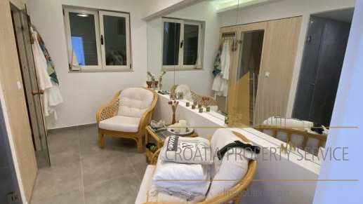 Vila s bazenom prvi red uz more na otoku Čiovo,Trogir!