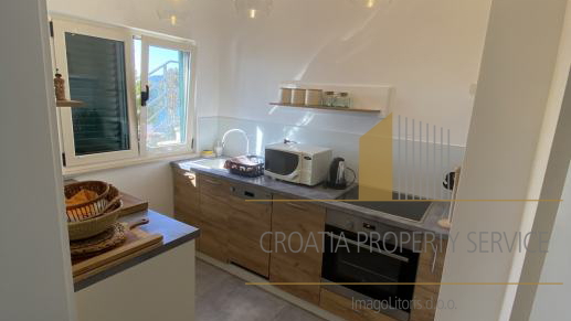 Vila s bazenom prvi red uz more na otoku Čiovo,Trogir!