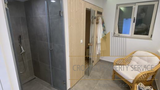 Vila s bazenom prvi red uz more na otoku Čiovo,Trogir!