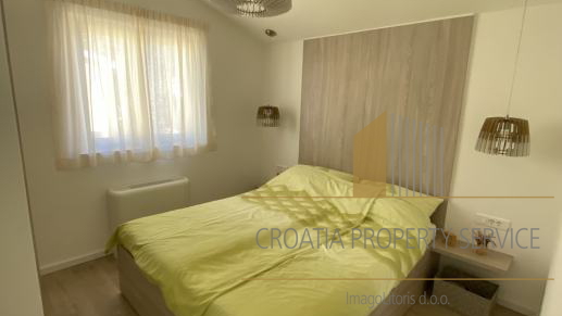 Vila s bazenom prvi red uz more na otoku Čiovo,Trogir!