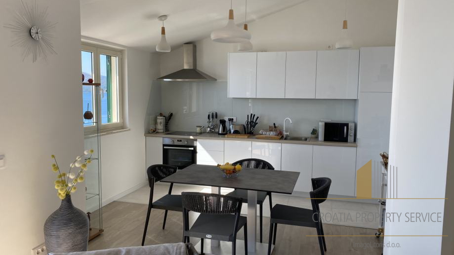 Vila s bazenom prvi red uz more na otoku Čiovo,Trogir!
