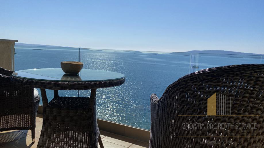 Vila s bazenom prvi red uz more na otoku Čiovo,Trogir!