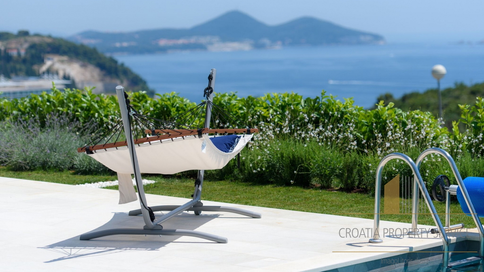 Luxurious 5***** villa with sea view in the vicinity of Dubrovnik!