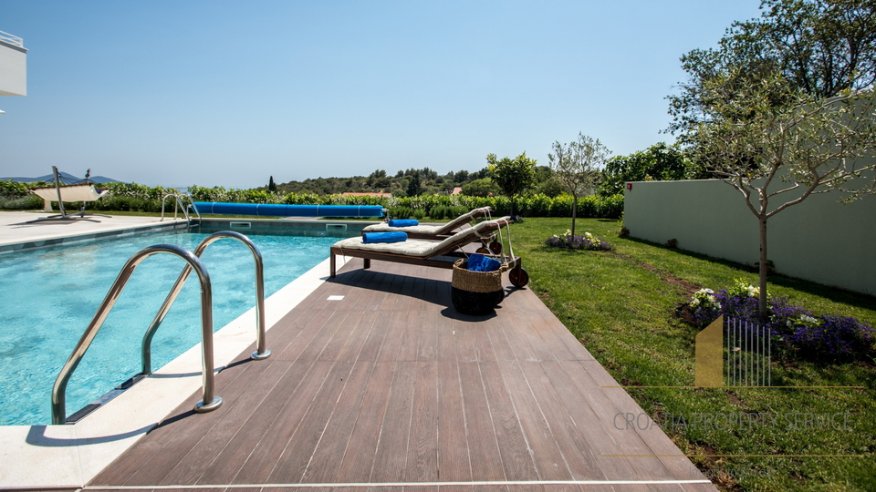 Luxurious 5***** villa with sea view in the vicinity of Dubrovnik!