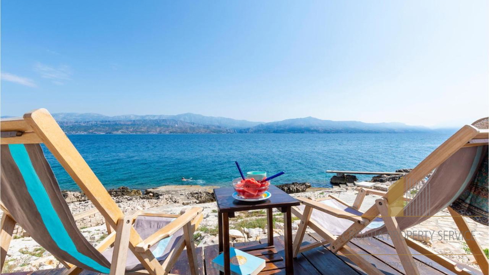 Atraktivna mediteranska vila prvi red uz more na otoku Braču!