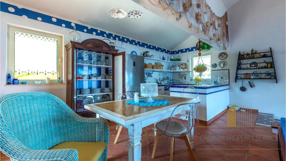 Atraktivna mediteranska vila prvi red uz more na otoku Braču!