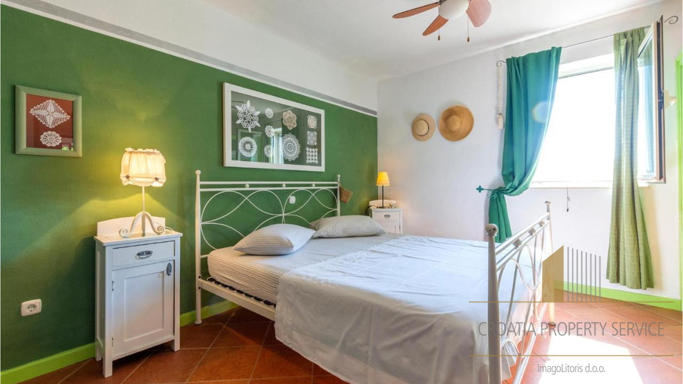 Atraktivna mediteranska vila prvi red uz more na otoku Braču!