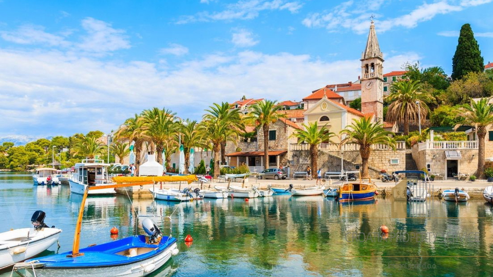 Atraktivna mediteranska vila prvi red uz more na otoku Braču!