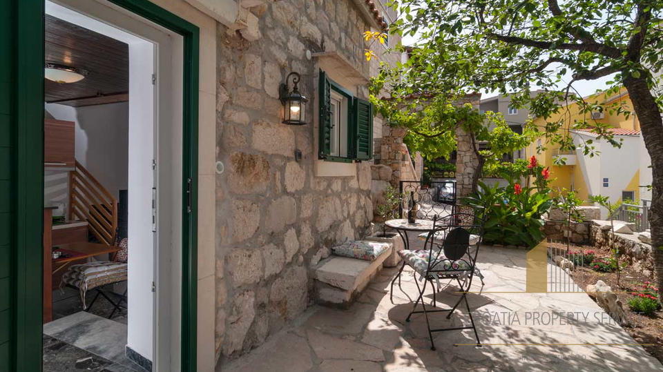 Charming stone house with sea view near Omis!