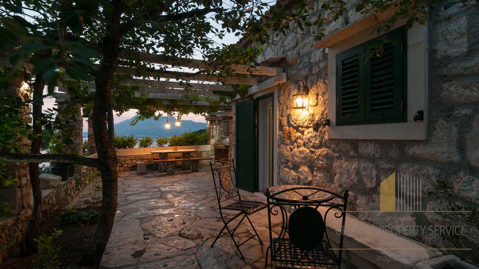 Charming stone house with sea view near Omis!