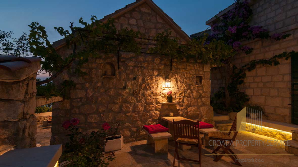 Charming stone house with sea view near Omis!