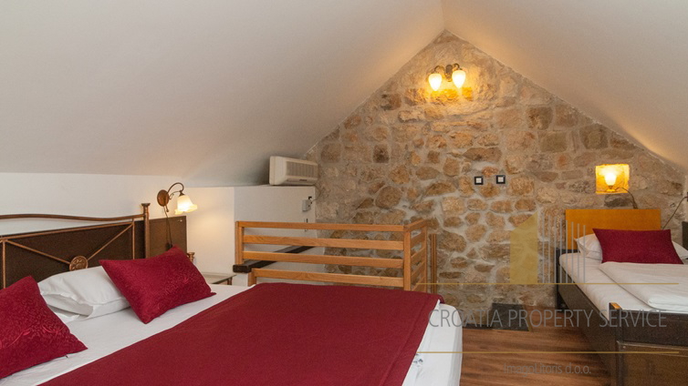 Charming stone house with sea view near Omis!