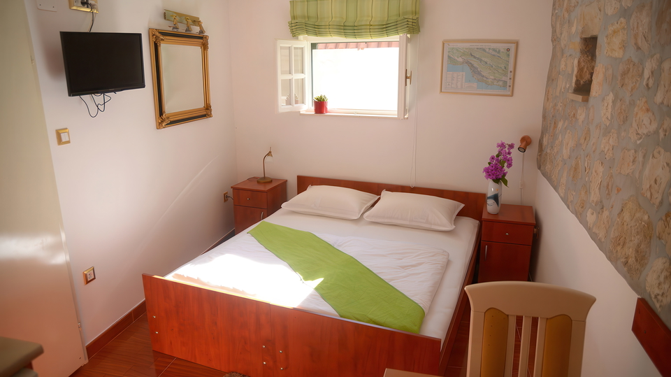 &Scaron;armantna kamena ku&cacute;a s pogledom na more u blizini Omi&scaron;a&excl;