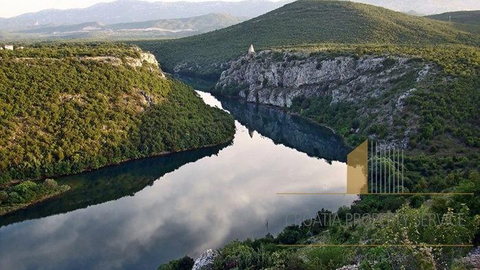 Očarljiva kamnita hiša s pogledom na morje v bližini Omiša!