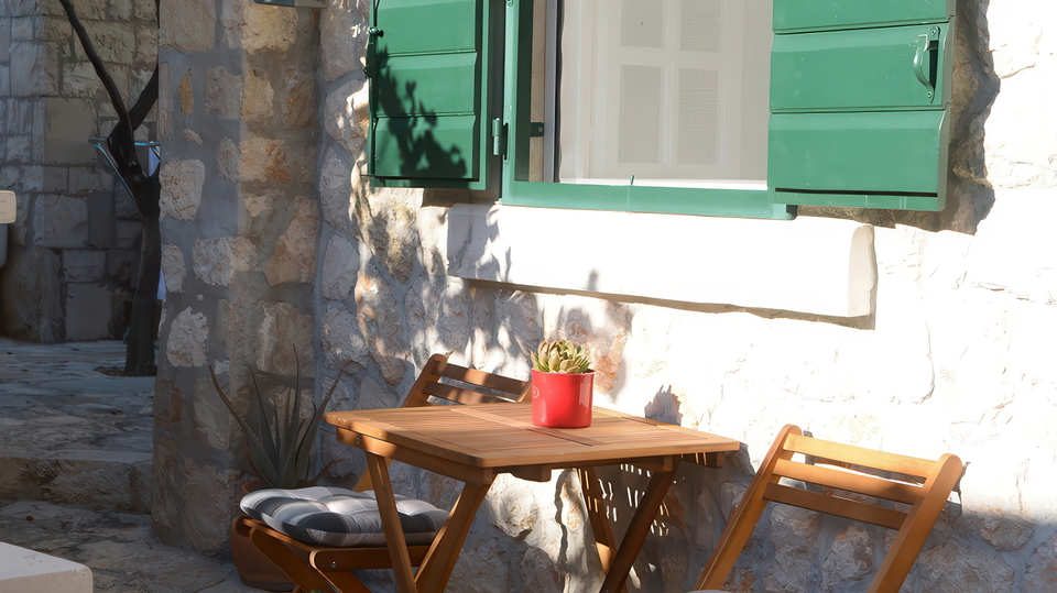 &Scaron;armantna kamena ku&cacute;a s pogledom na more u blizini Omi&scaron;a&excl;