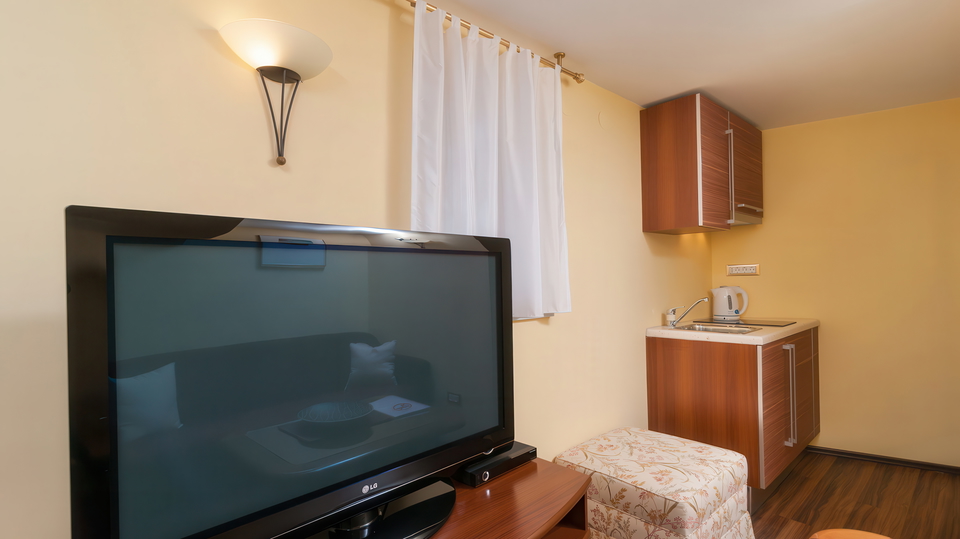 &Scaron;armantna kamena ku&cacute;a s pogledom na more u blizini Omi&scaron;a&excl;