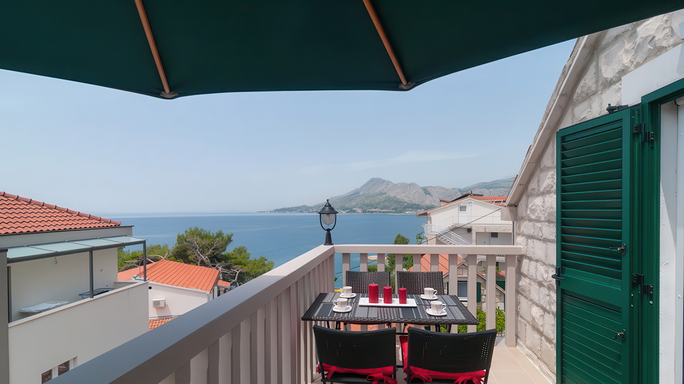 &Scaron;armantna kamena ku&cacute;a s pogledom na more u blizini Omi&scaron;a&excl;