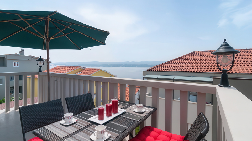 &Scaron;armantna kamena ku&cacute;a s pogledom na more u blizini Omi&scaron;a&excl;