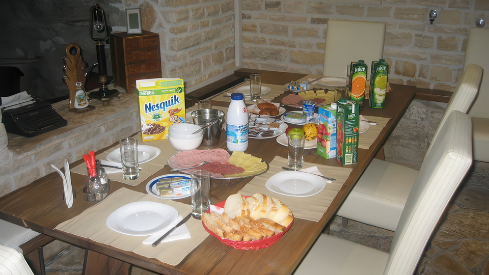 &Scaron;armantna kamena ku&cacute;a s pogledom na more u blizini Omi&scaron;a&excl;