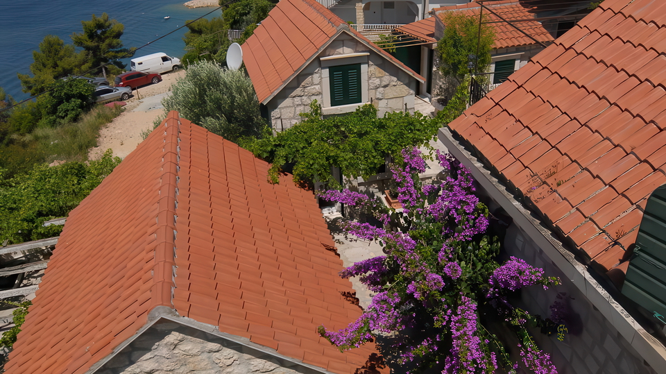 &Scaron;armantna kamena ku&cacute;a s pogledom na more u blizini Omi&scaron;a&excl;