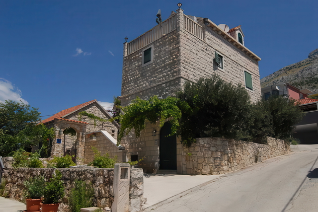 Charming stone house with sea view near Omis!