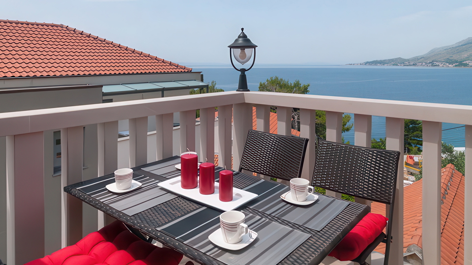 &Scaron;armantna kamena ku&cacute;a s pogledom na more u blizini Omi&scaron;a&excl;