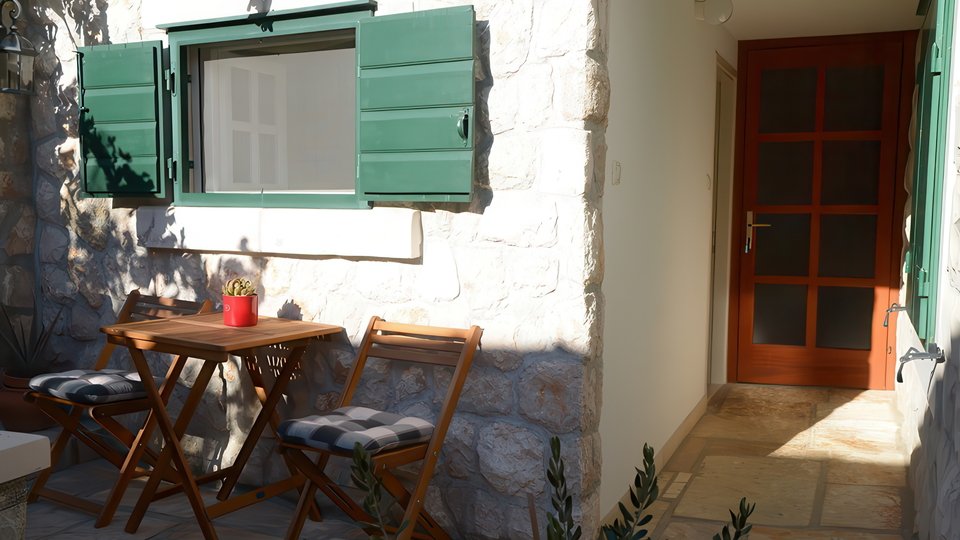 &Scaron;armantna kamena ku&cacute;a s pogledom na more u blizini Omi&scaron;a&excl;