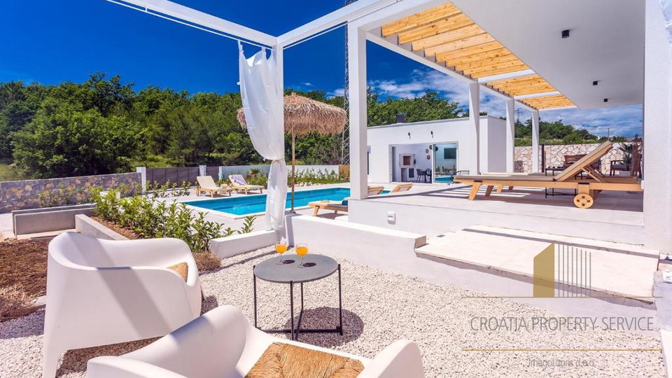 Split, surroundings - a beautiful newer villa with pool on an 860 sqm land plot