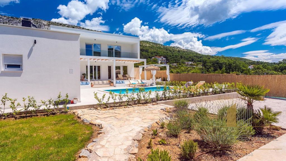 Split, surroundings - a beautiful newer villa with pool on an 860 sqm land plot