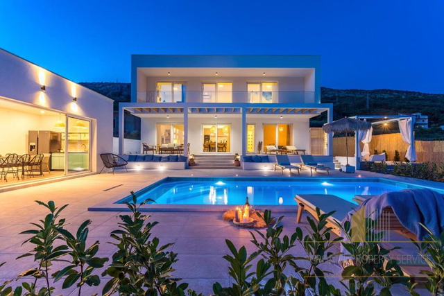 Split, Umgebung - wunderschöne Villa mit Pool auf einem Grundstück von 860 m²