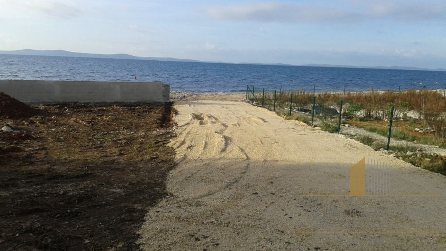Baugrundstück von 5200m2 nur 100m vom Meer entfernt - Insel Vir!