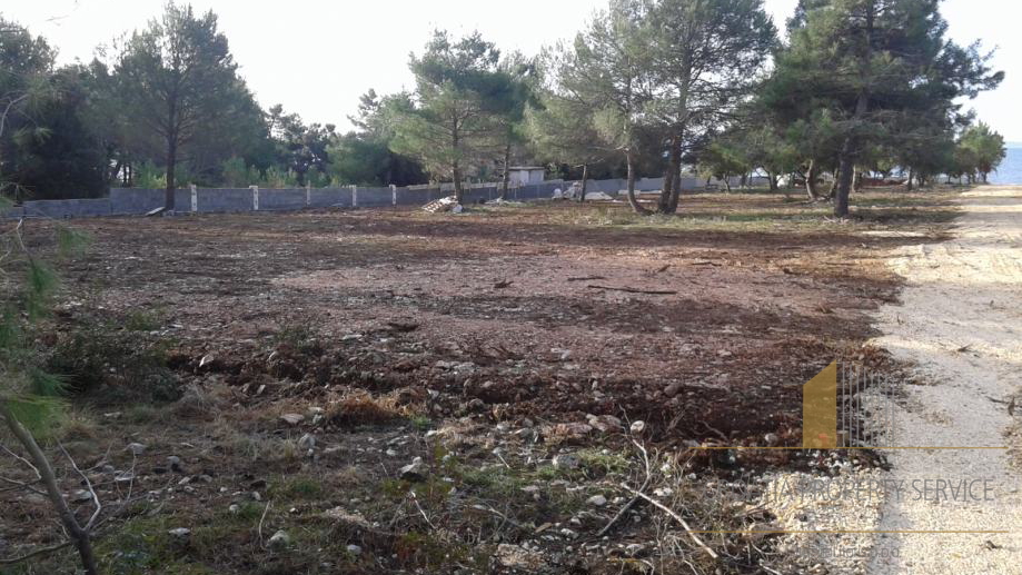 Baugrundstück von 5200m2 nur 100m vom Meer entfernt - Insel Vir!