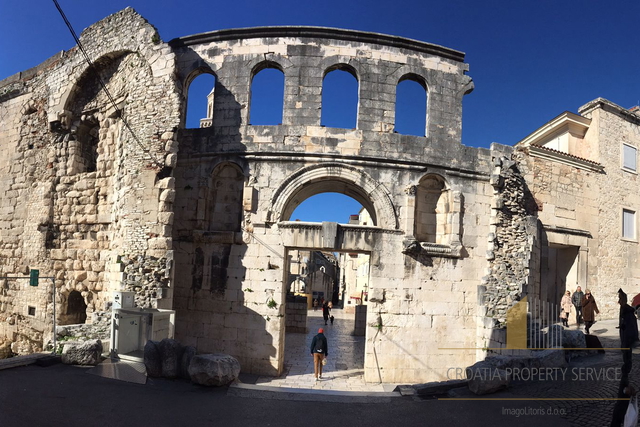 Apartment complex of 75m2 in Diocletian's Palace in Split!