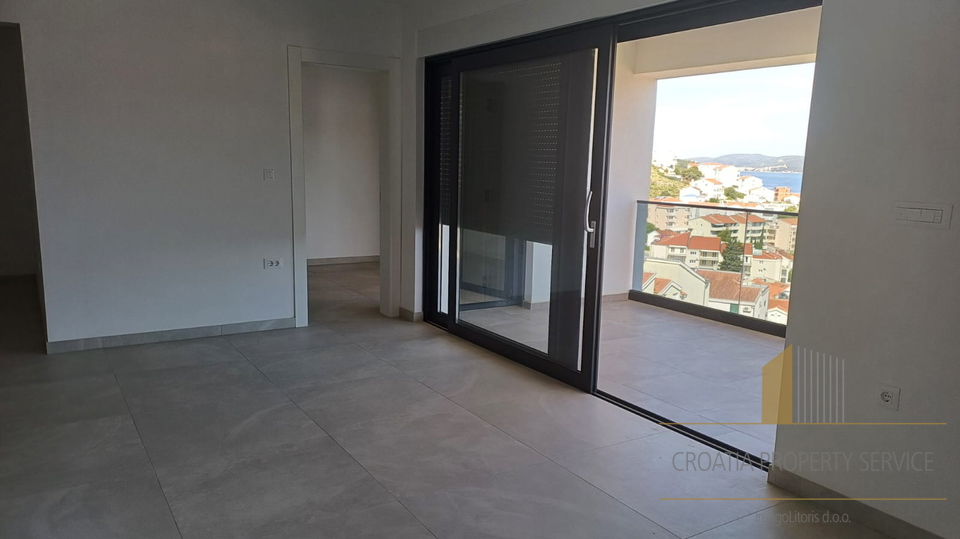 Luxury penthouse with a rooftop terrace 240 meters from the beach on the island of Čiovo!