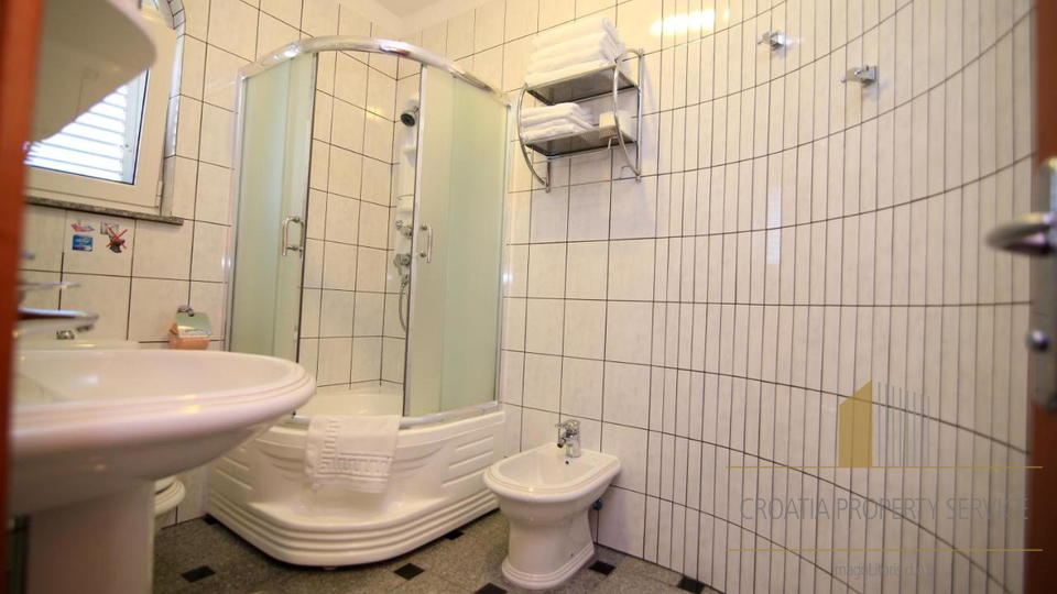 Beautiful apartment house first row to the sea – Sv. Filip i Jakov