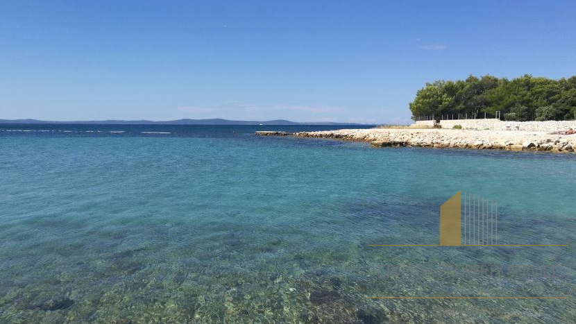 Baugrundstück von 1.880 m2 mit Meerblick auf der Insel Vir