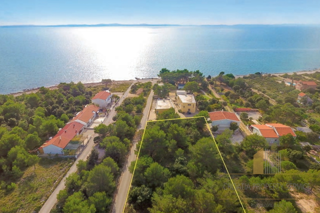 Građevinsko zemljište 2. red do mora, površine  3170m2 - Otok Vir!