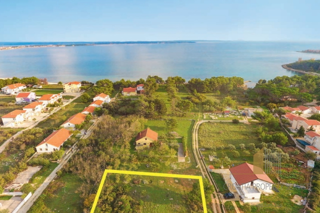 Building land of 2792m2 on the island of Vir, only 150m from the sea!