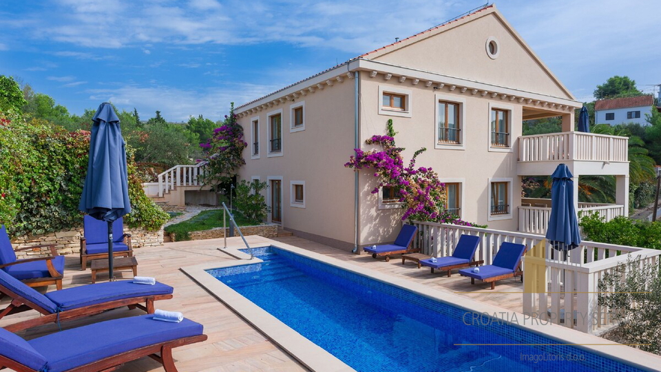 Luxuriöse Wohnung in mediterraner Villa 70 m vom Meer – Milna, Insel Brač