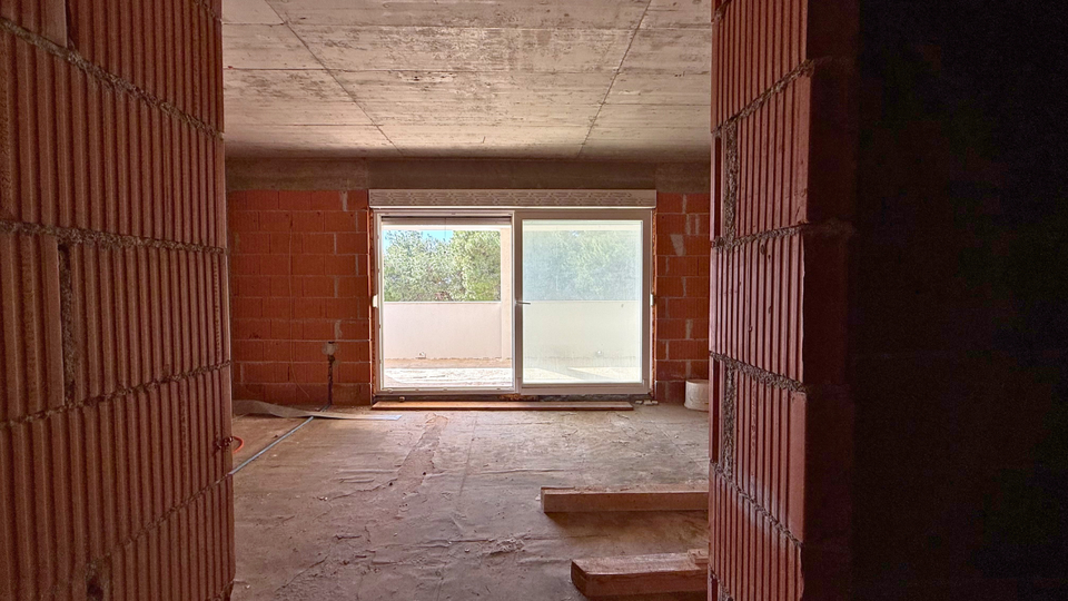 HOT PONUDA &ndash; PRVI RED DO MORA &vert; ROGOZNICA