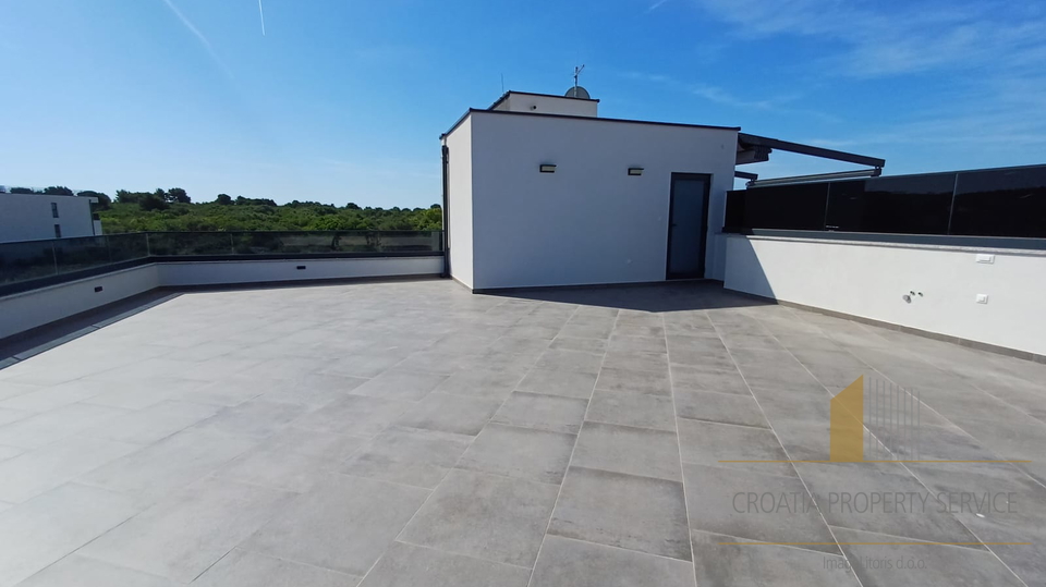 Luxury penthouse with a rooftop terrace 240 meters from the beach on the island of Čiovo!
