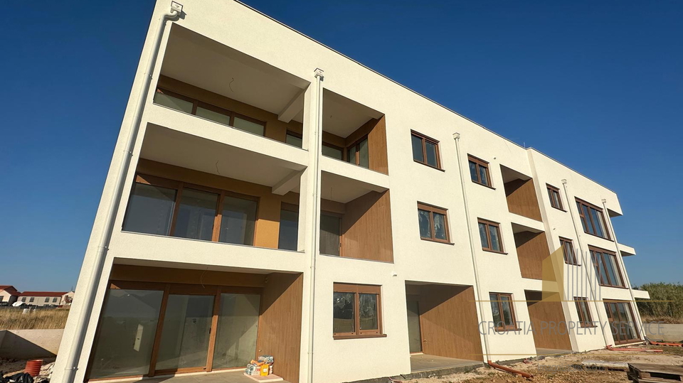 Luxuriöse Wohnung mit Garten und Meerblick in moderner Neubauanlage - Nin!