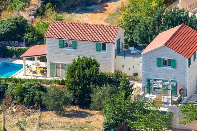 Hvar, Vrboska - nova vila s terasami, bazenom in parkirnim mestom 70 m od morja!