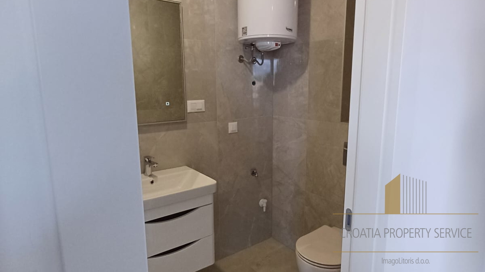 Luxury penthouse with a rooftop terrace 240 meters from the beach on the island of Čiovo!