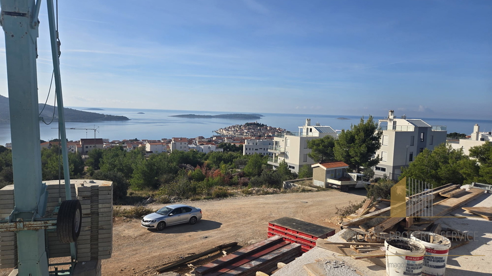 Ekskluzivni penthouse v novogradnji v Primoštenu – pogled na morje, garaža, blizu centra!