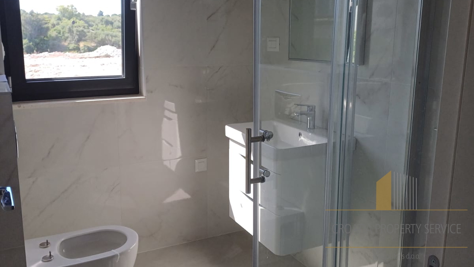 Luxury penthouse with a rooftop terrace 240 meters from the beach on the island of Čiovo!